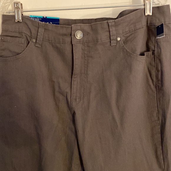 New Bandolino Samantha color chrome size16straight leg jeans - Picture 2 of 10